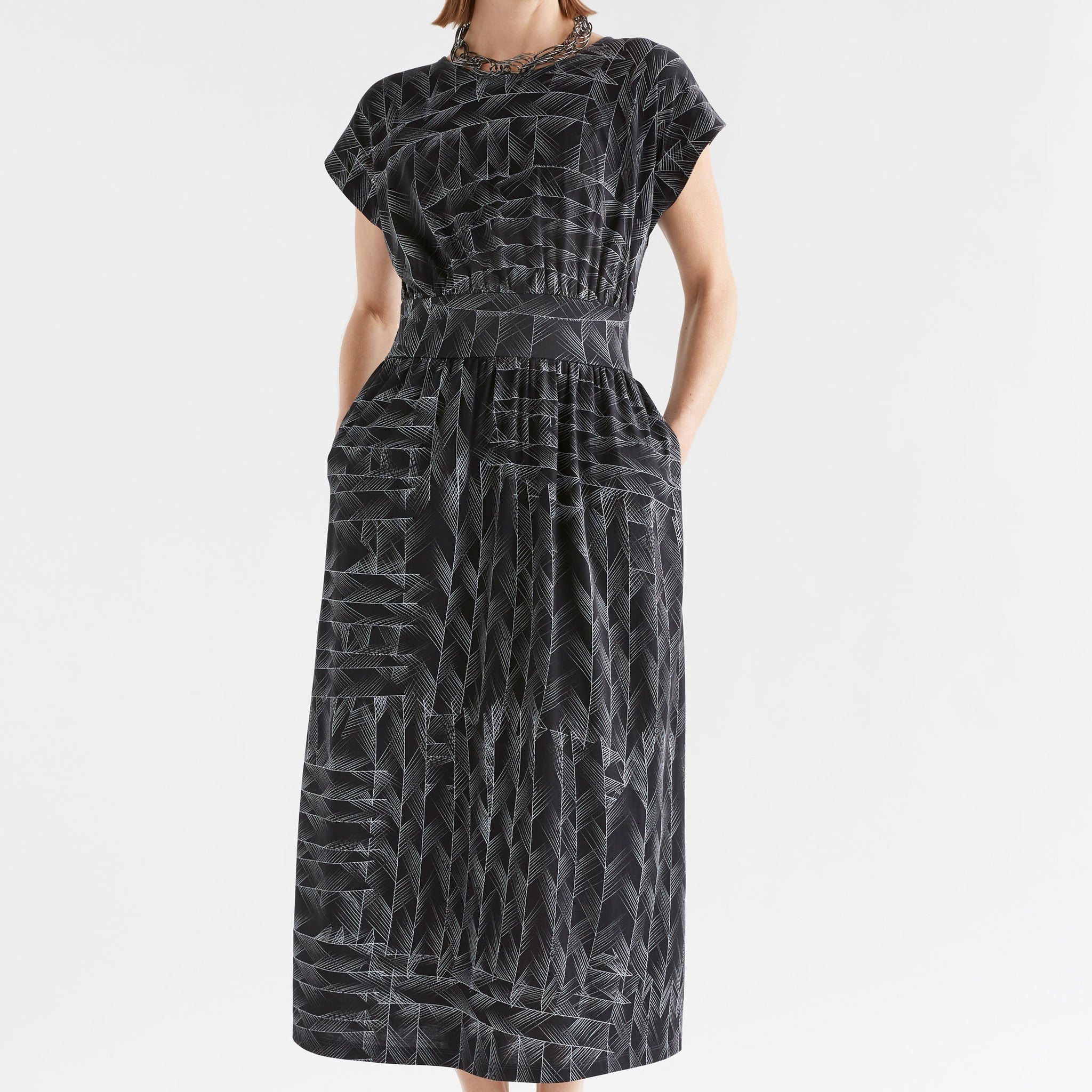 jagar dress - black line print