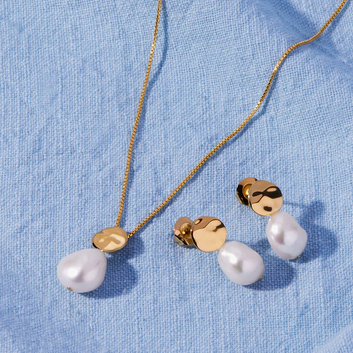 Renaissance Pearl Necklace